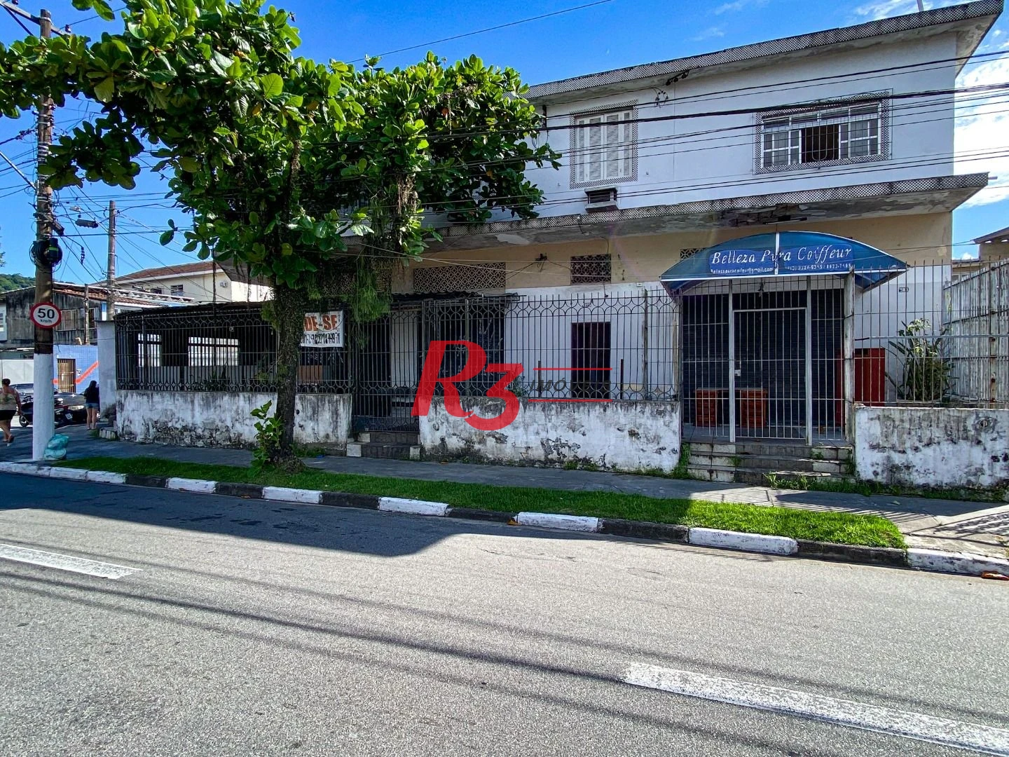 Loja de esquina á venda, região