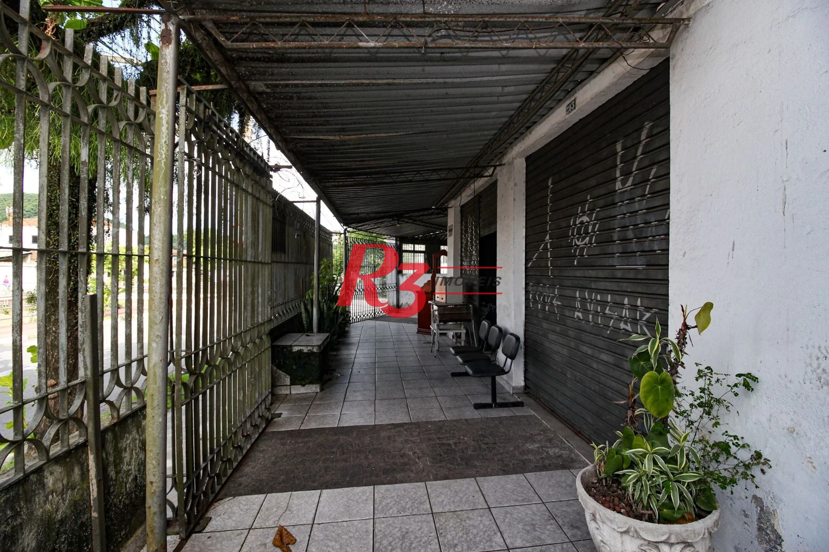 Loja de esquina á venda, região