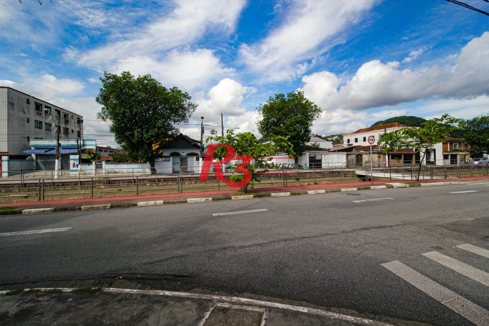 Loja de esquina á venda, região