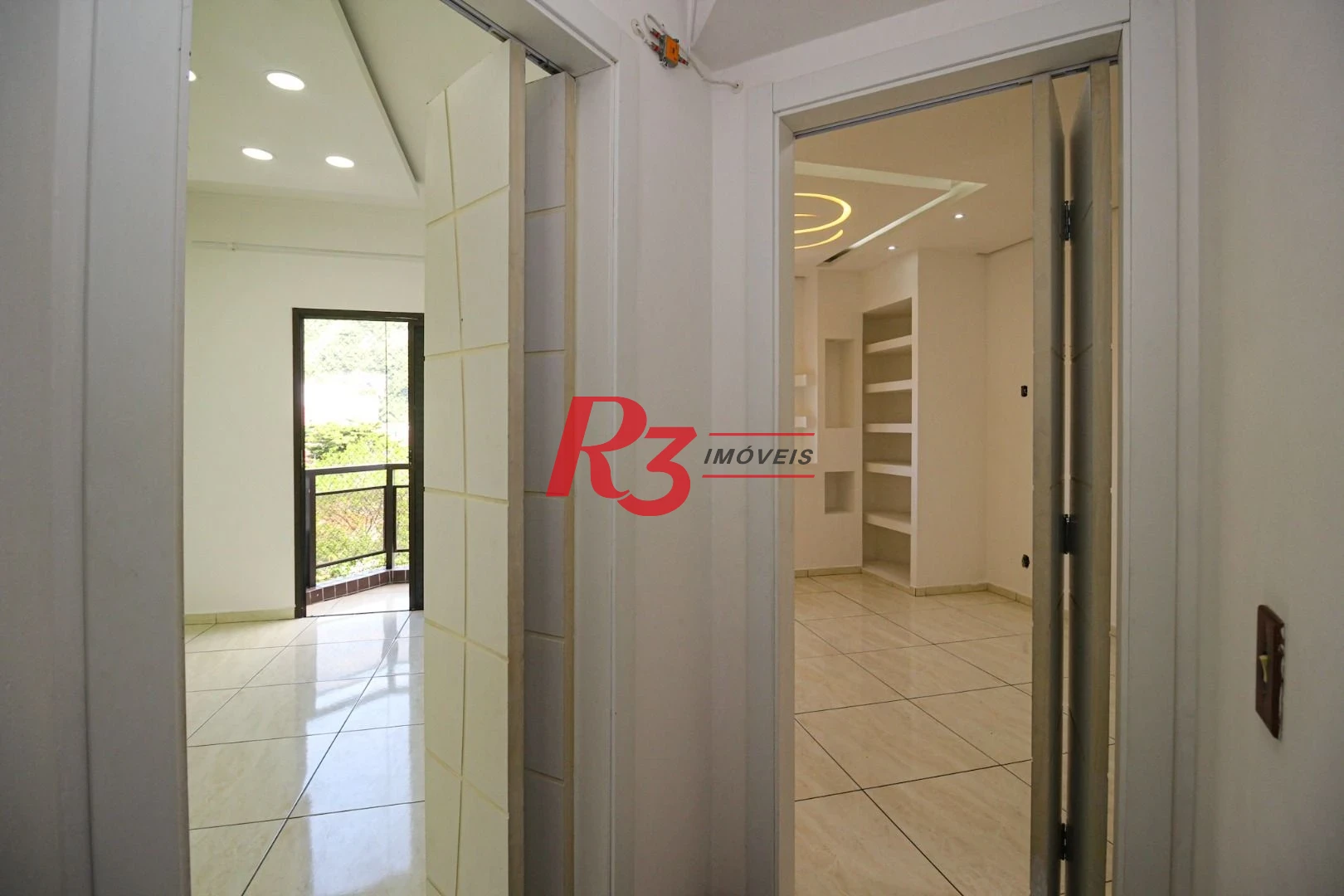 Apartamento com 3 dormitórios à venda, 135 m² por R$ 820.000,00 - Marapé - Santos/SP