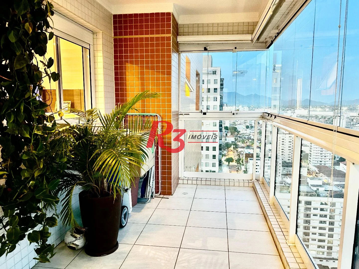 Apartamento com 3 dormitórios à venda, 171 m² por R$ 2.300.000,00 - Embaré - Santos/SP