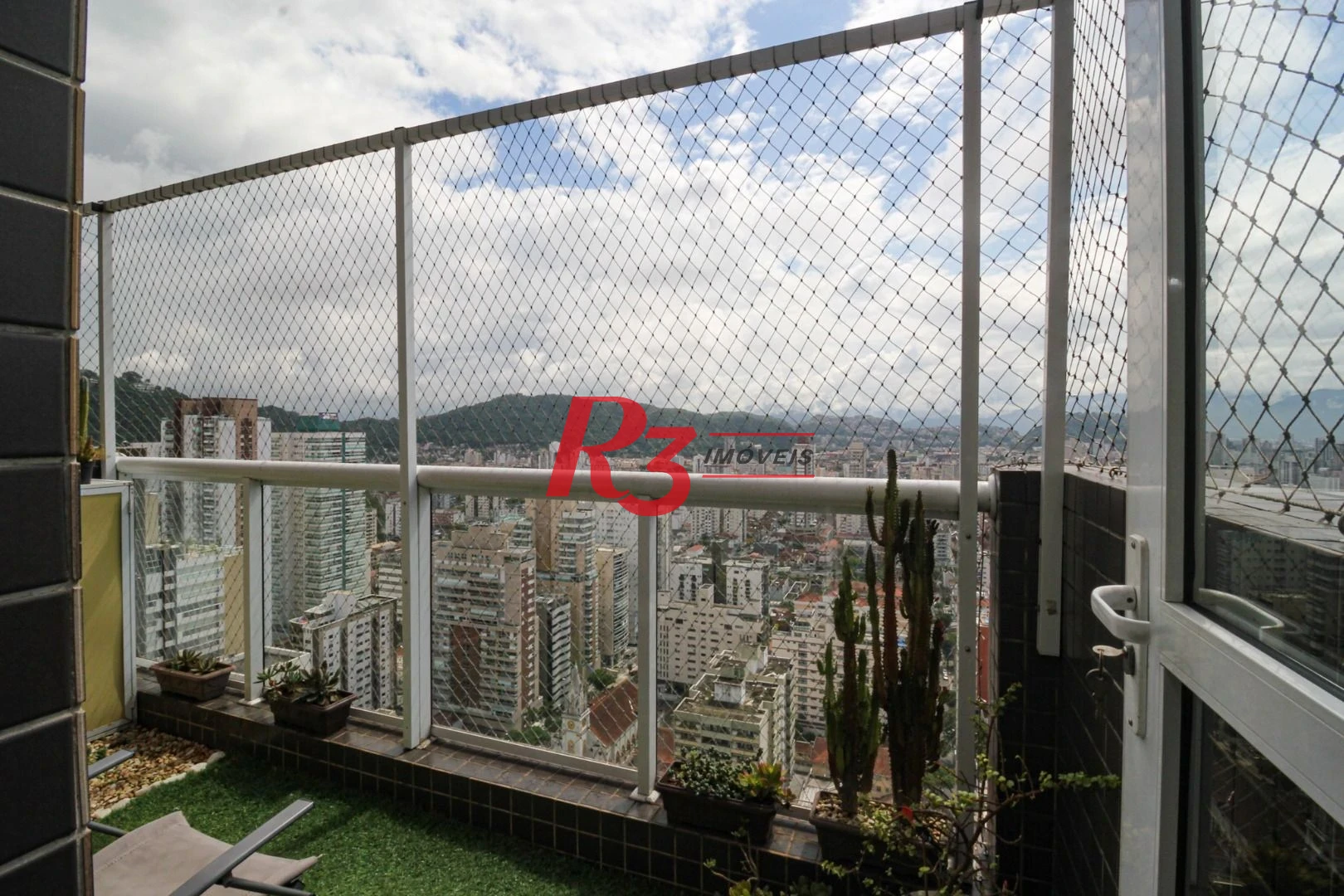 Apartamento com 3 dormitórios à venda, 115 m² por R$ 2.300.000,00 - Pompéia - Santos/SP