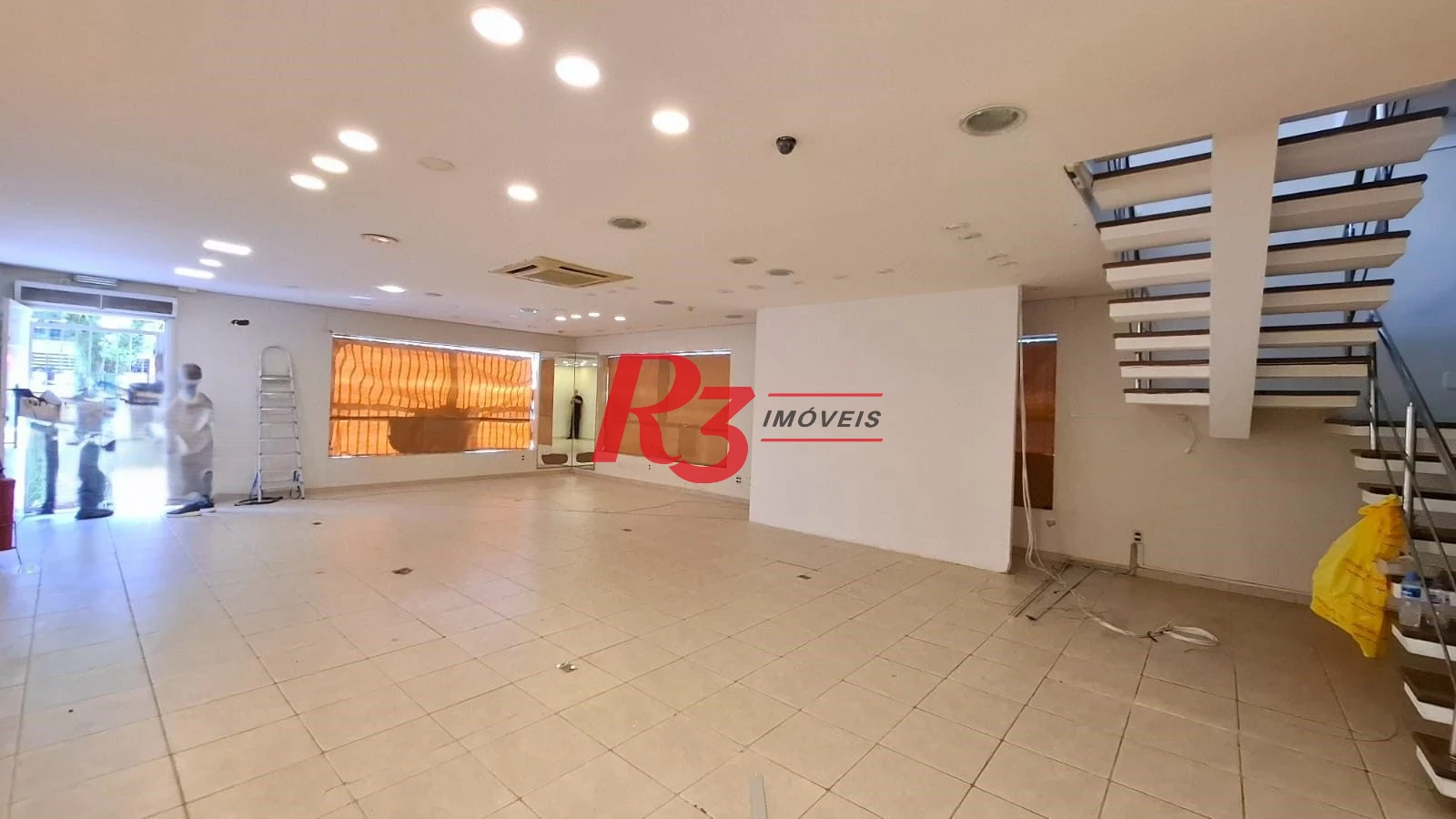 Loja para locação, 230 m², 3 andares, 5 vagas, no Boqueirão, em Santos SP