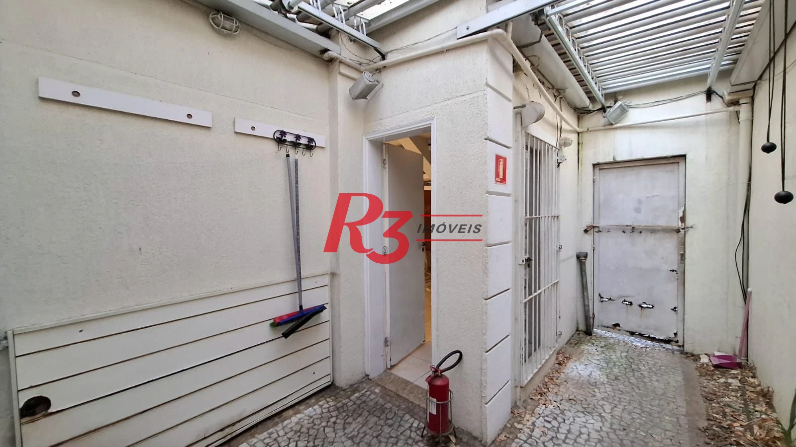 Loja para locação, 230 m², 3 andares, 5 vagas, no Boqueirão, em Santos SP