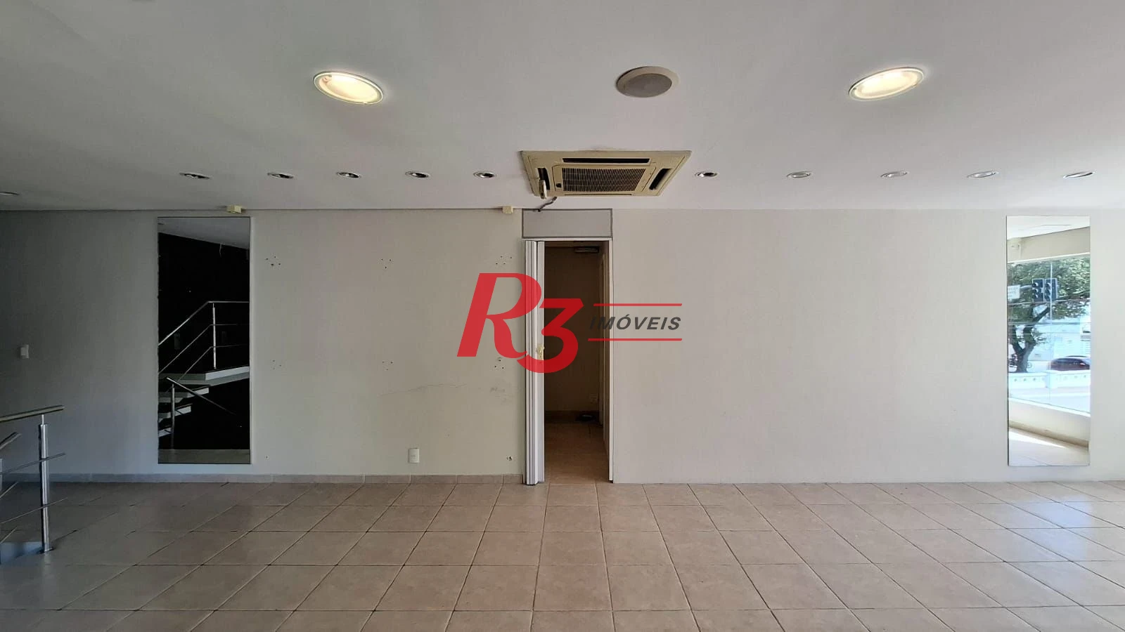 Loja para locação, 230 m², 3 andares, 5 vagas, no Boqueirão, em Santos SP