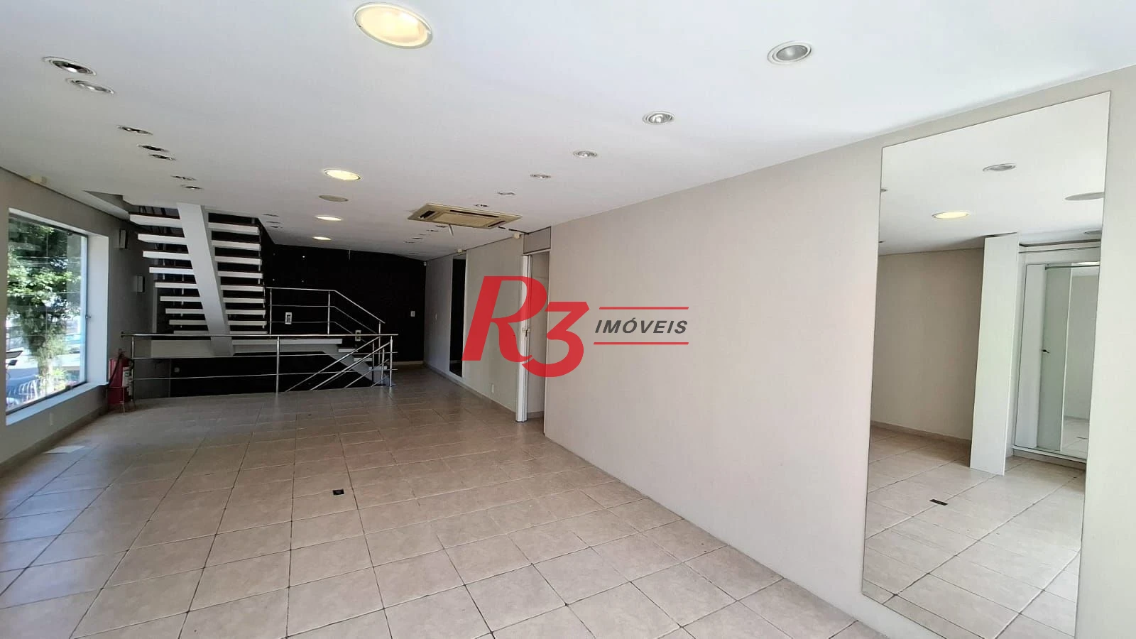 Loja para locação, 230 m², 3 andares, 5 vagas, no Boqueirão, em Santos SP