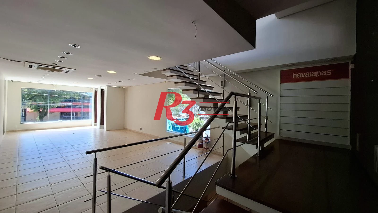 Loja para locação, 230 m², 3 andares, 5 vagas, no Boqueirão, em Santos SP