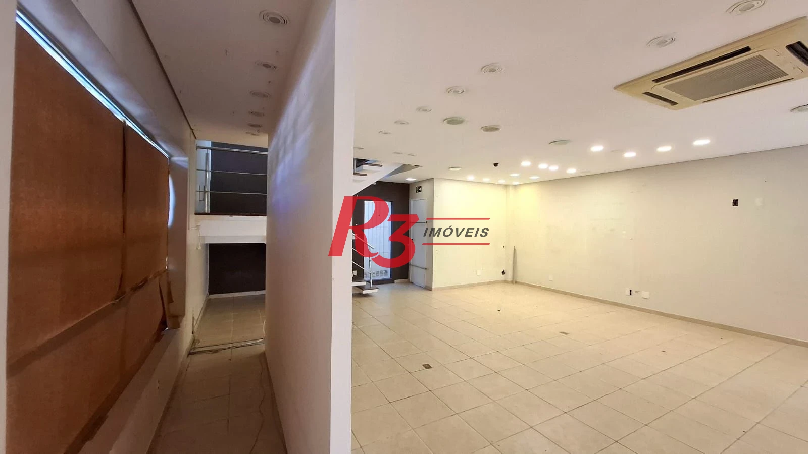 Loja para locação, 230 m², 3 andares, 5 vagas, no Boqueirão, em Santos SP
