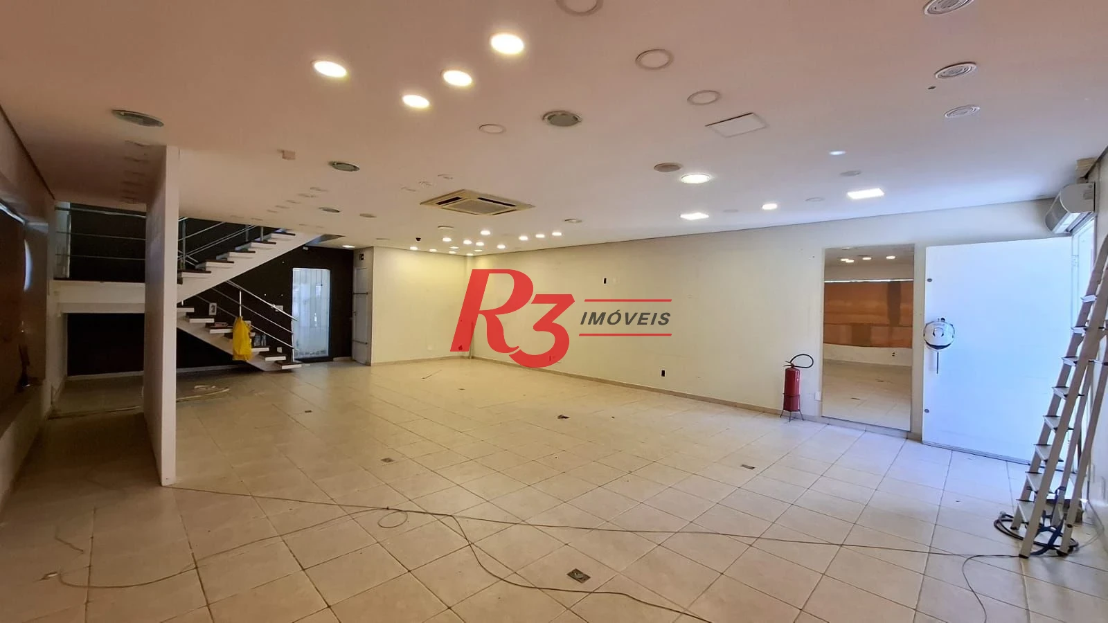 Loja para locação, 230 m², 3 andares, 5 vagas, no Boqueirão, em Santos SP