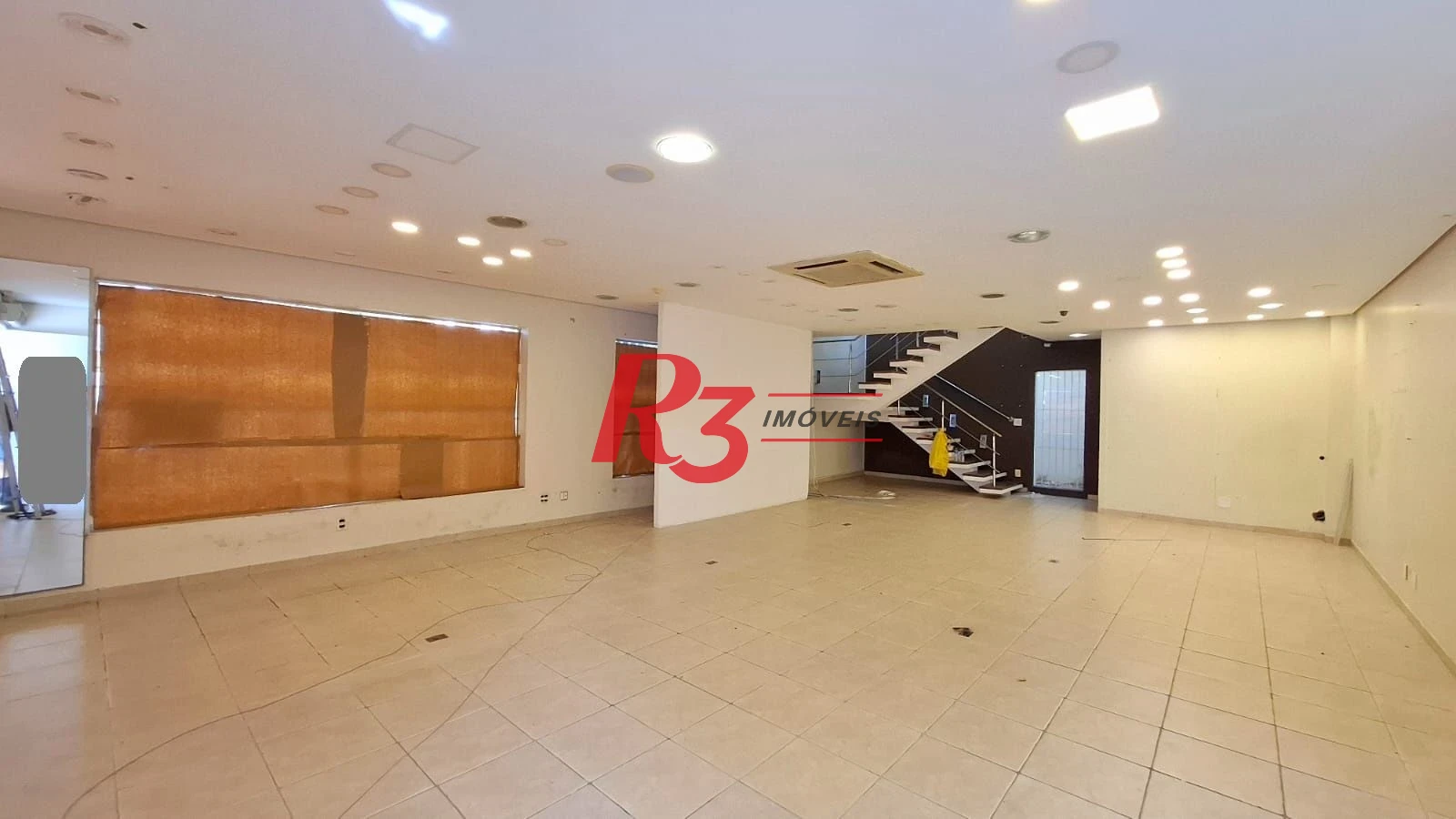 Loja para locação, 230 m², 3 andares, 5 vagas, no Boqueirão, em Santos SP