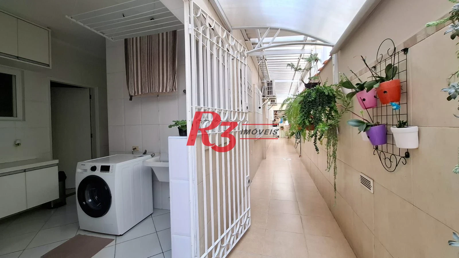 Casa com 3 dormitórios à venda, 317 m² por R$ 1.600.000,00 - Ponta da Praia - Santos/SP