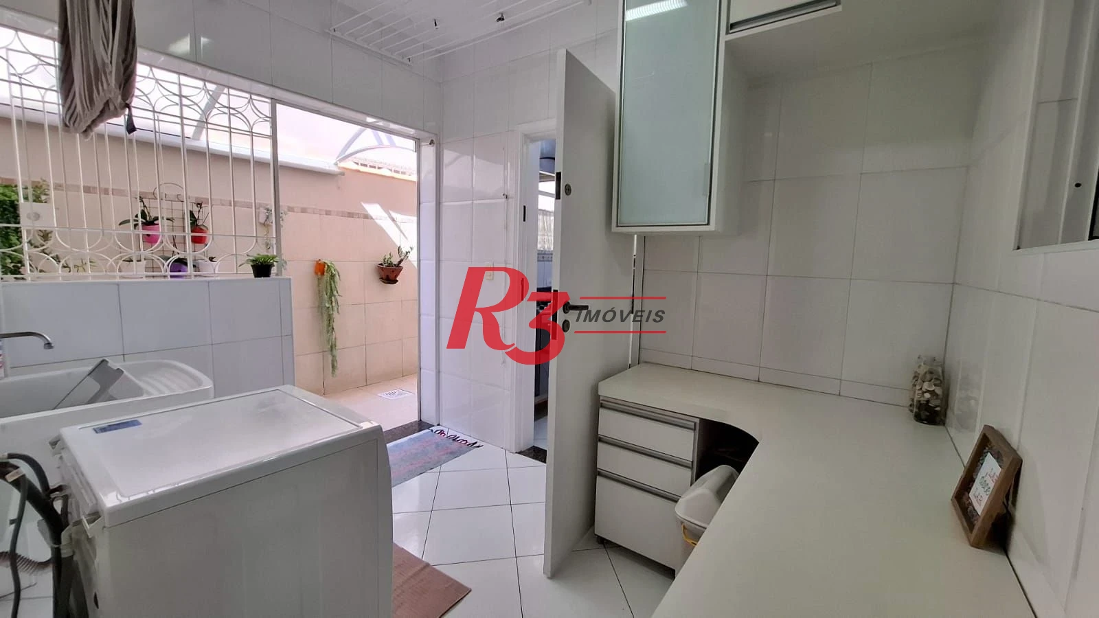 Casa com 3 dormitórios à venda, 317 m² por R$ 1.600.000,00 - Ponta da Praia - Santos/SP