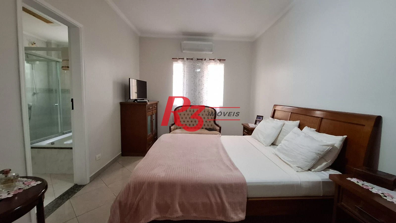 Casa com 3 dormitórios à venda, 317 m² por R$ 1.600.000,00 - Ponta da Praia - Santos/SP