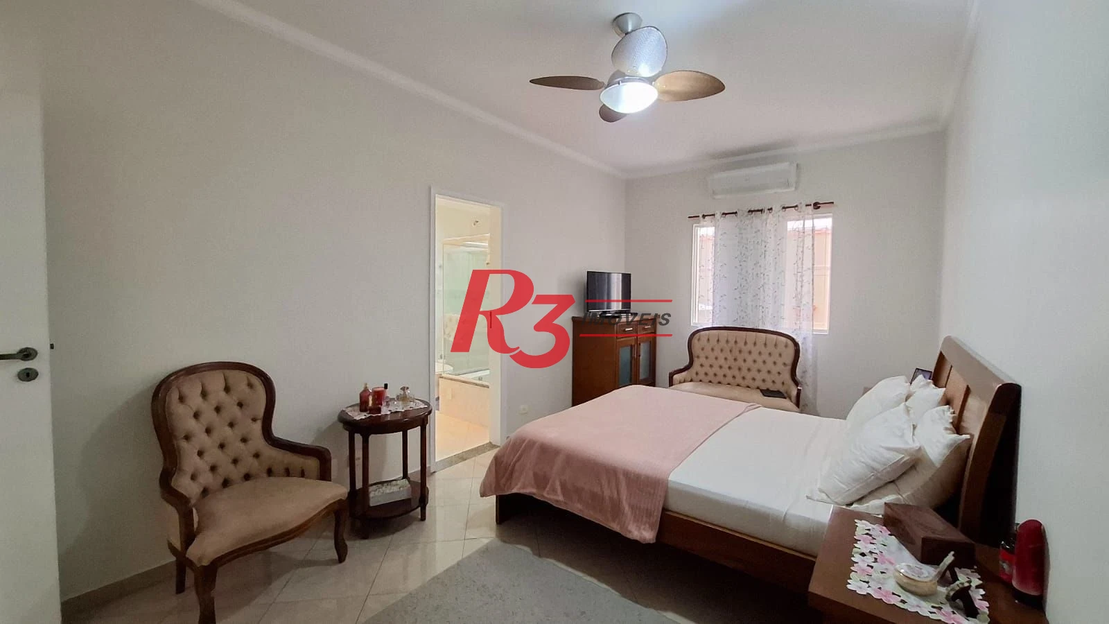 Casa com 3 dormitórios à venda, 317 m² por R$ 1.600.000,00 - Ponta da Praia - Santos/SP