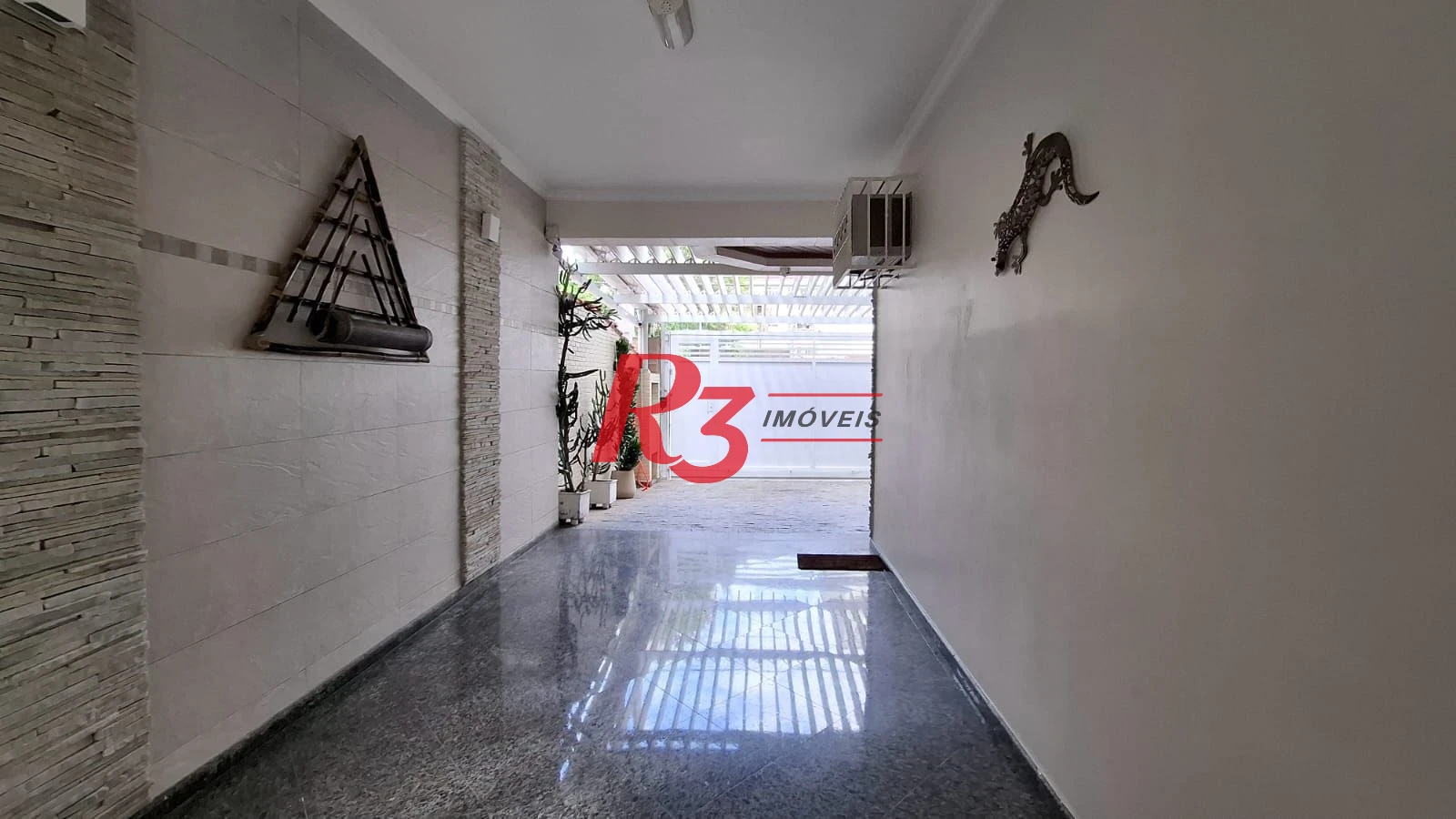 Casa com 3 dormitórios à venda, 317 m² por R$ 1.600.000,00 - Ponta da Praia - Santos/SP