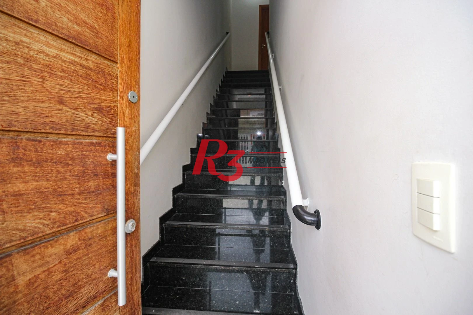 Casa com 5 dormitórios à venda, 269 m² por R$ 1.850.000,00 - Marapé - Santos/SP