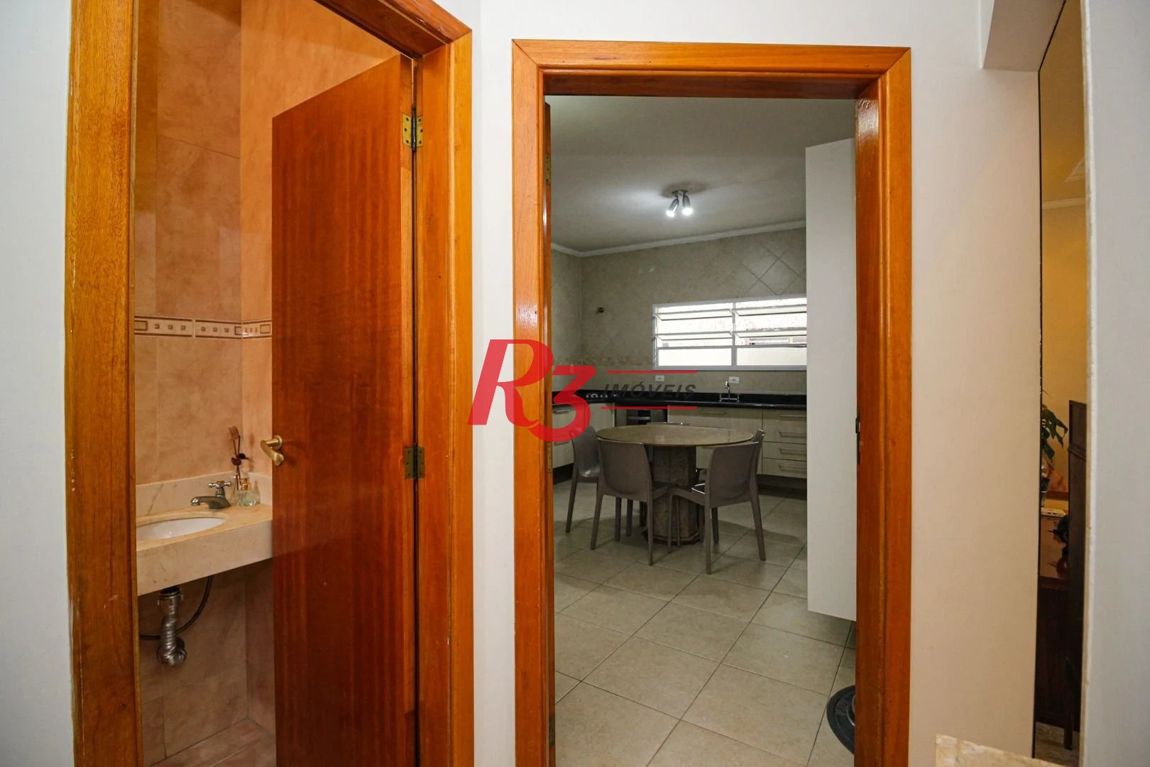 Casa com 5 dormitórios à venda, 269 m² por R$ 1.850.000,00 - Marapé - Santos/SP