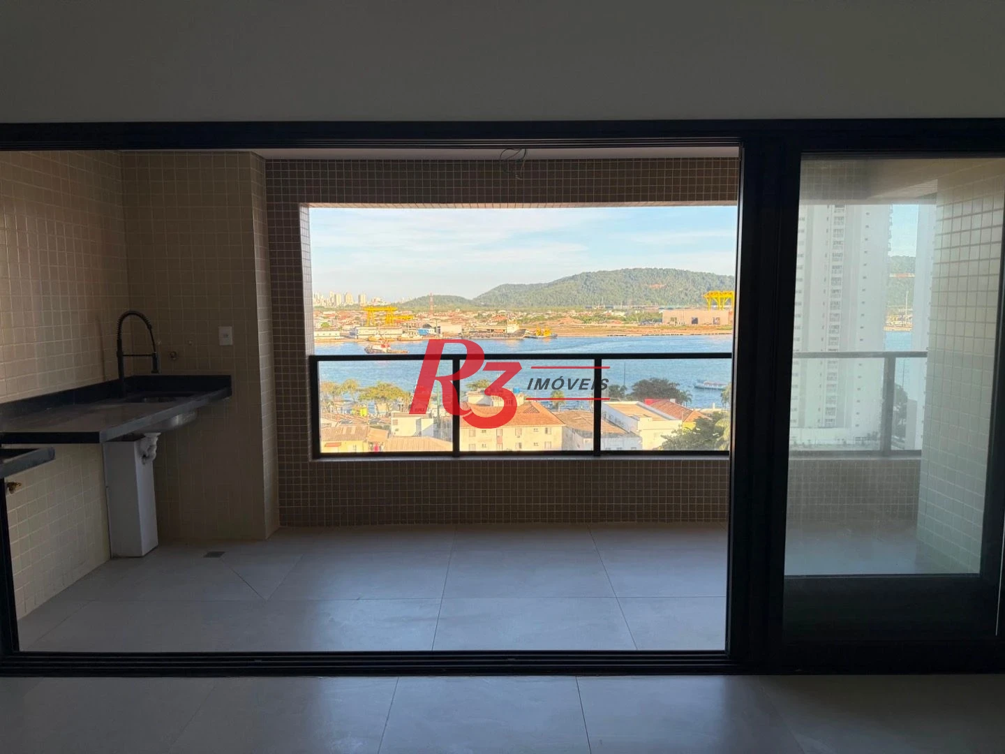 Apartamento com 2 dormitórios à venda, 65 m² por R$ 860.000,00 - Ponta da Praia - Santos/SP