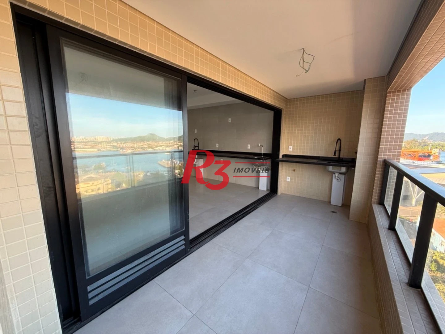 Apartamento com 2 dormitórios à venda, 65 m² por R$ 860.000,00 - Ponta da Praia - Santos/SP