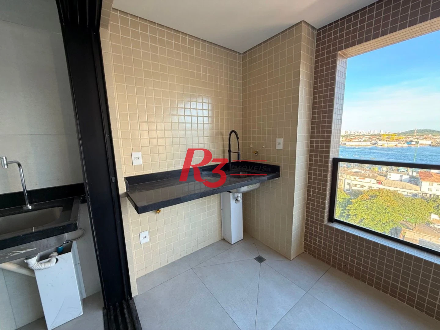 Apartamento com 2 dormitórios à venda, 65 m² por R$ 860.000,00 - Ponta da Praia - Santos/SP