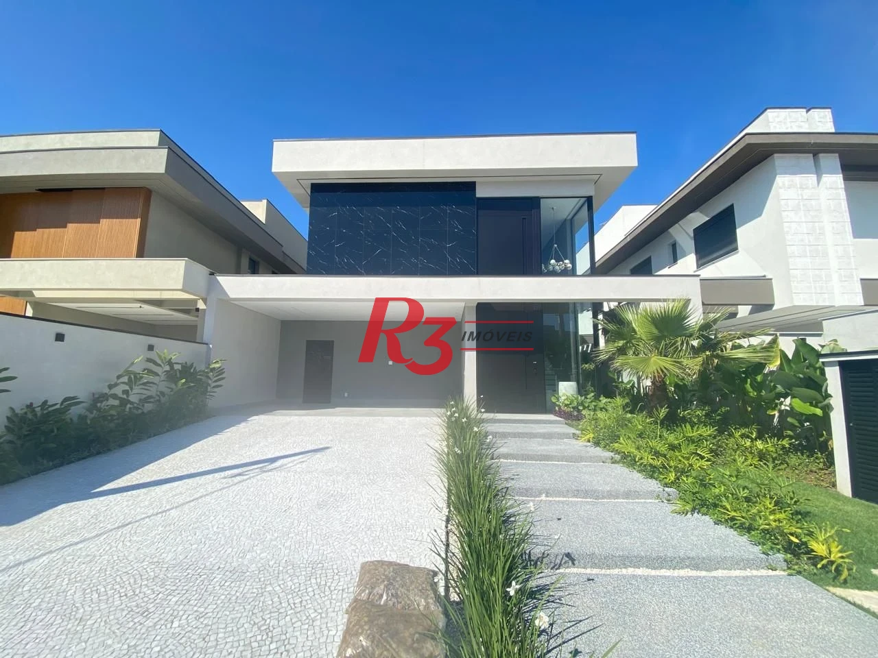 Casa Alto Padrão á venda 6 Suítes Piscina 6 VGS de Garagem Riviera de São Lourenço