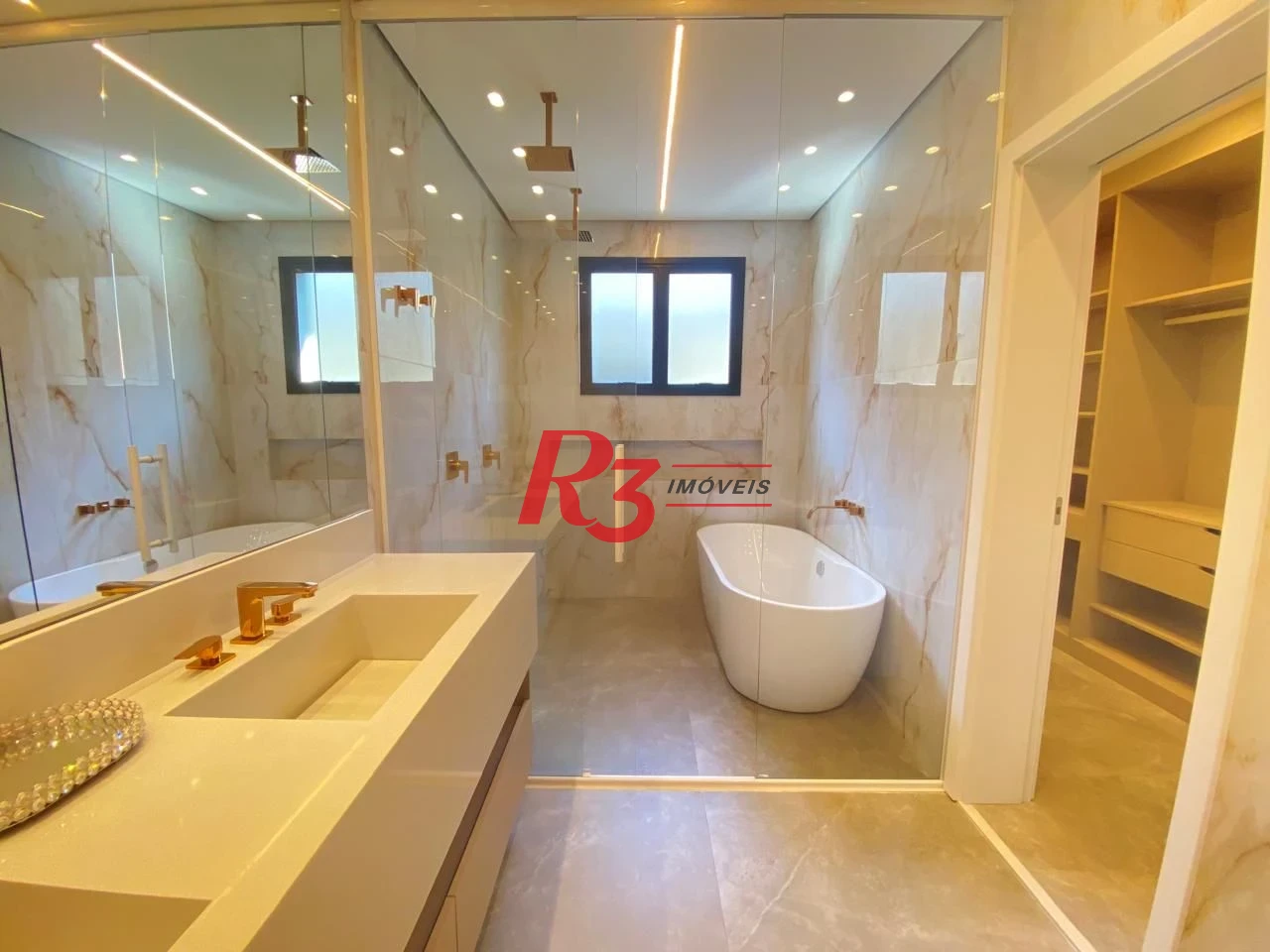 Casa Alto Padrão á venda 6 Suítes Piscina 6 VGS de Garagem Riviera de São Lourenço