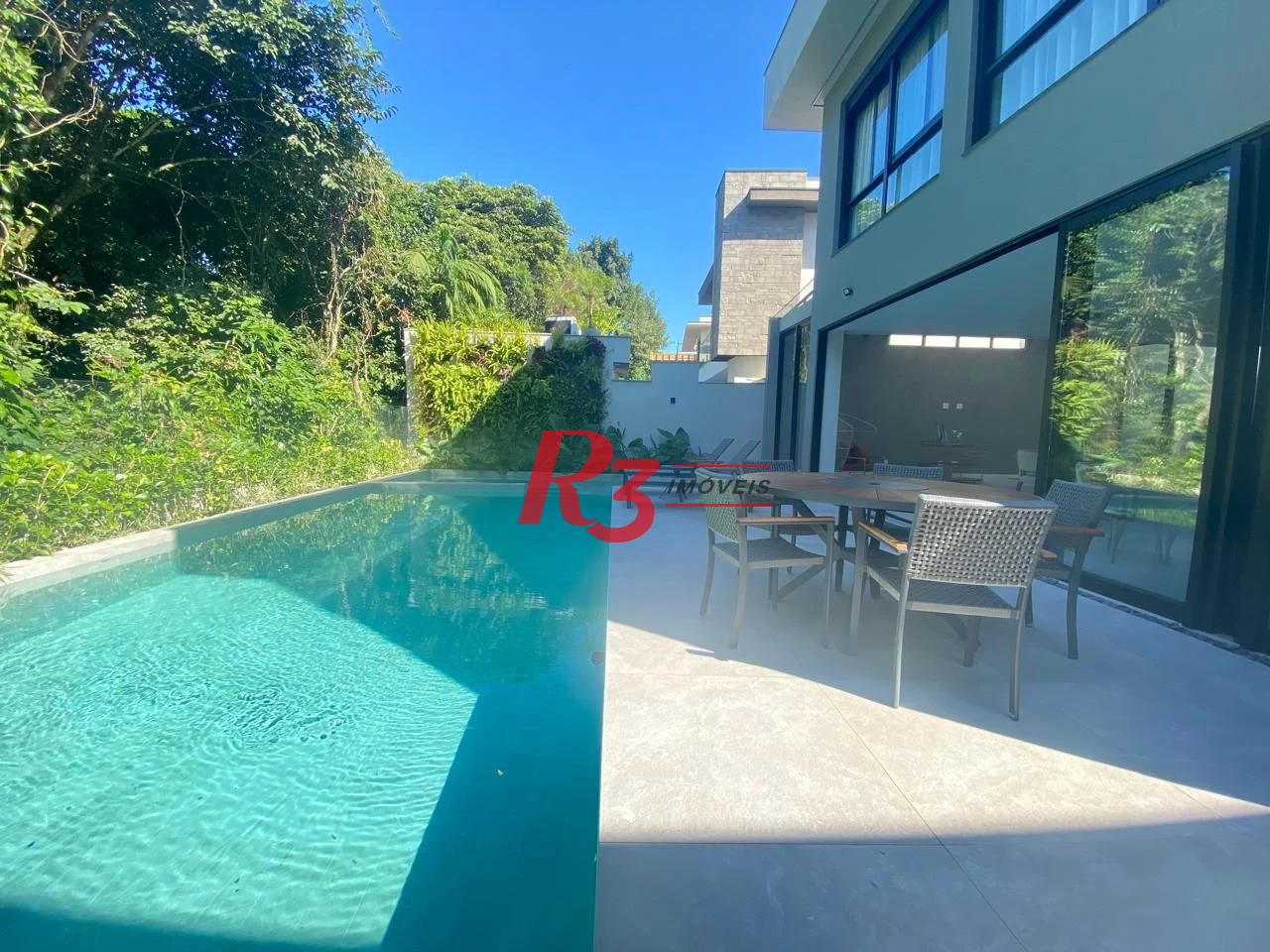 Casa Alto Padrão á venda 6 Suítes Piscina 6 VGS de Garagem Riviera de São Lourenço