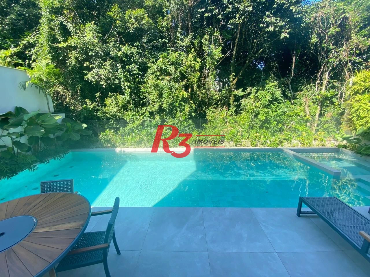 Casa Alto Padrão á venda 6 Suítes Piscina 6 VGS de Garagem Riviera de São Lourenço