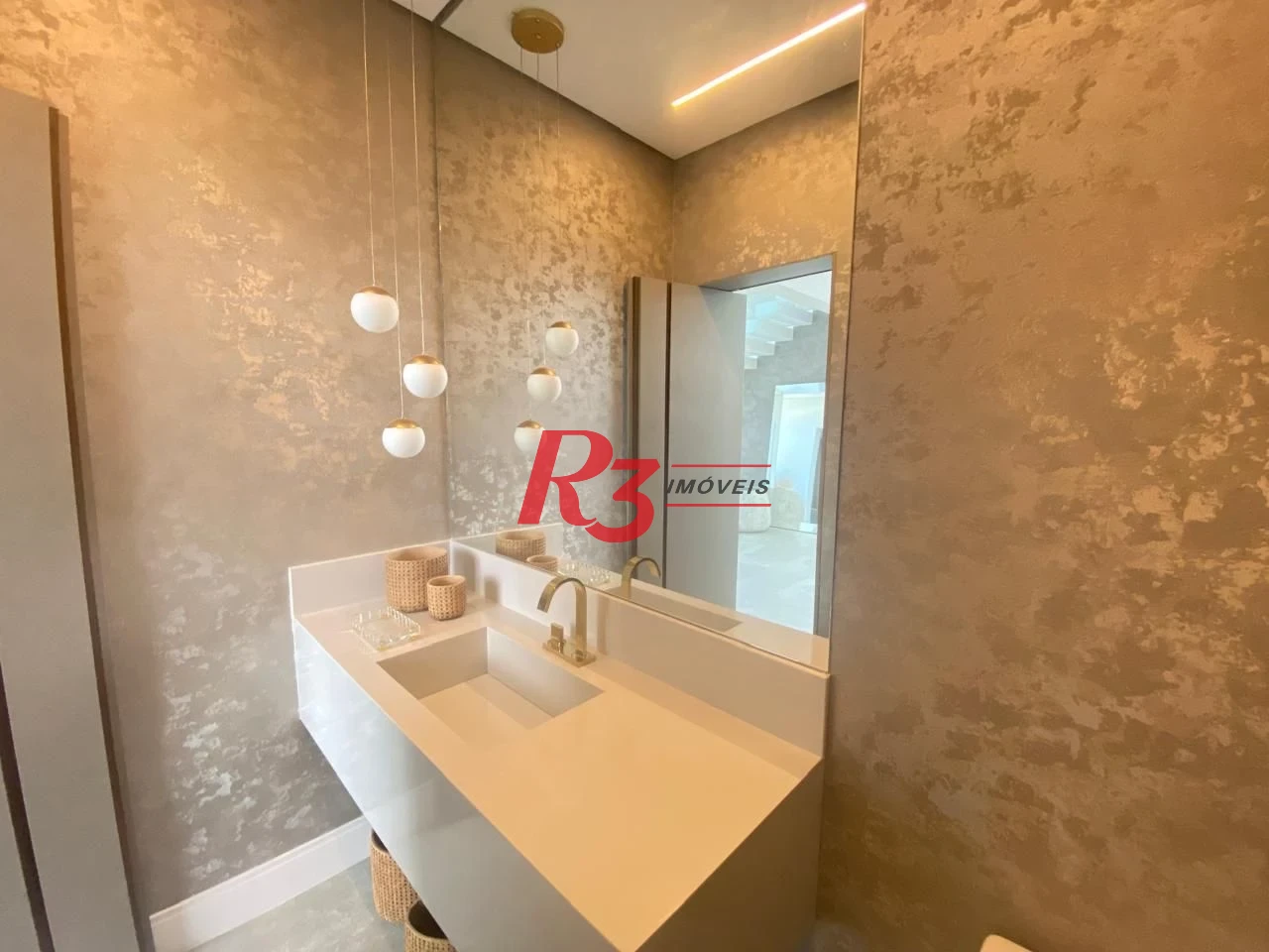 Casa Alto Padrão á venda 6 Suítes Piscina 6 VGS de Garagem Riviera de São Lourenço