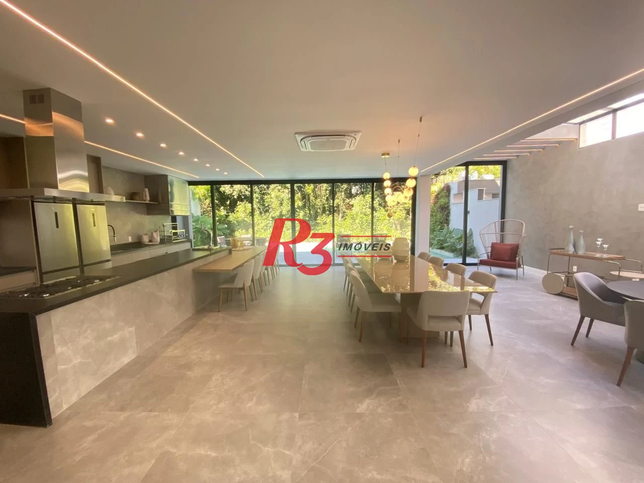 Casa Alto Padrão á venda 6 Suítes Piscina 6 VGS de Garagem Riviera de São Lourenço