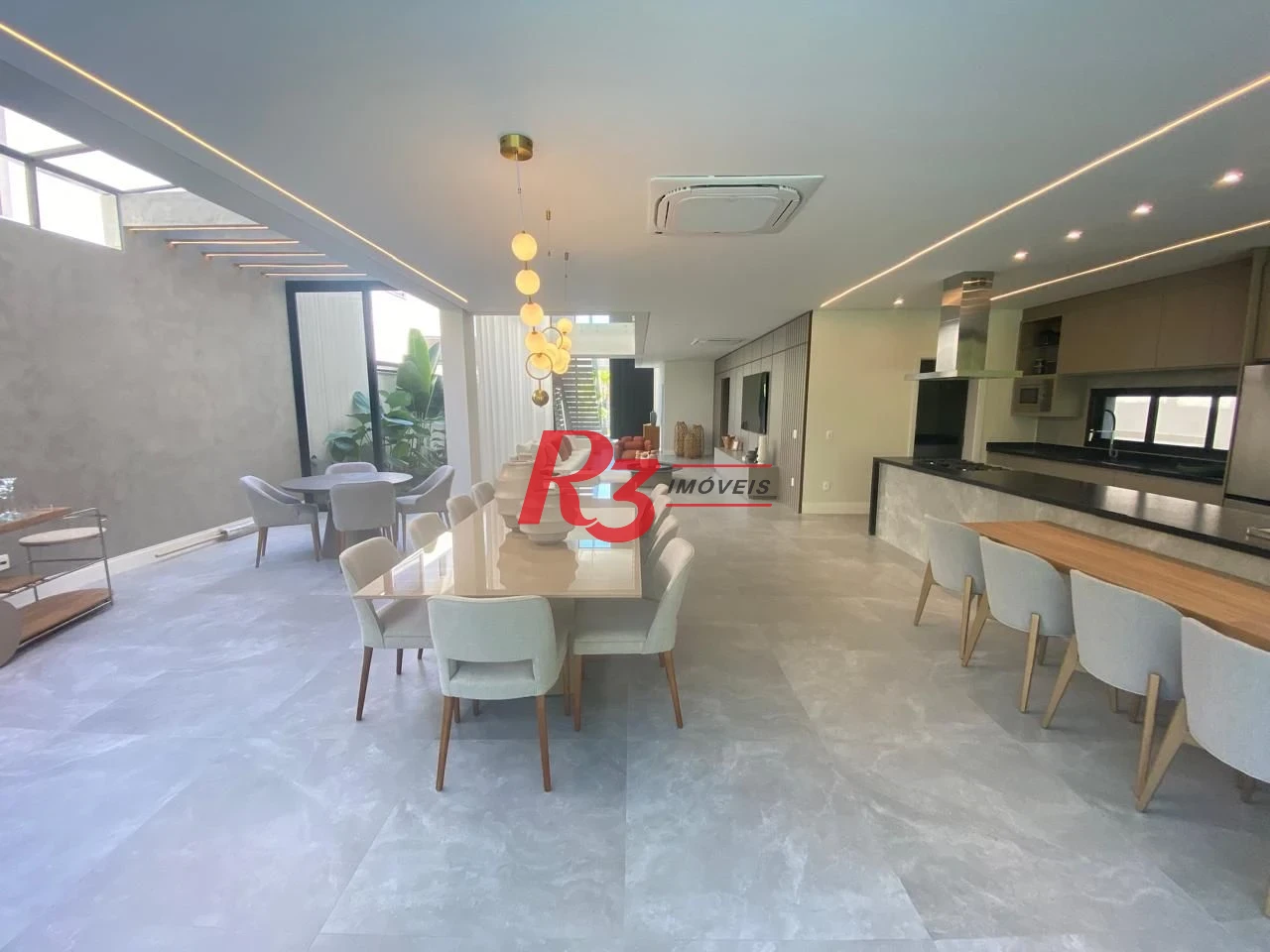Casa Alto Padrão á venda 6 Suítes Piscina 6 VGS de Garagem Riviera de São Lourenço