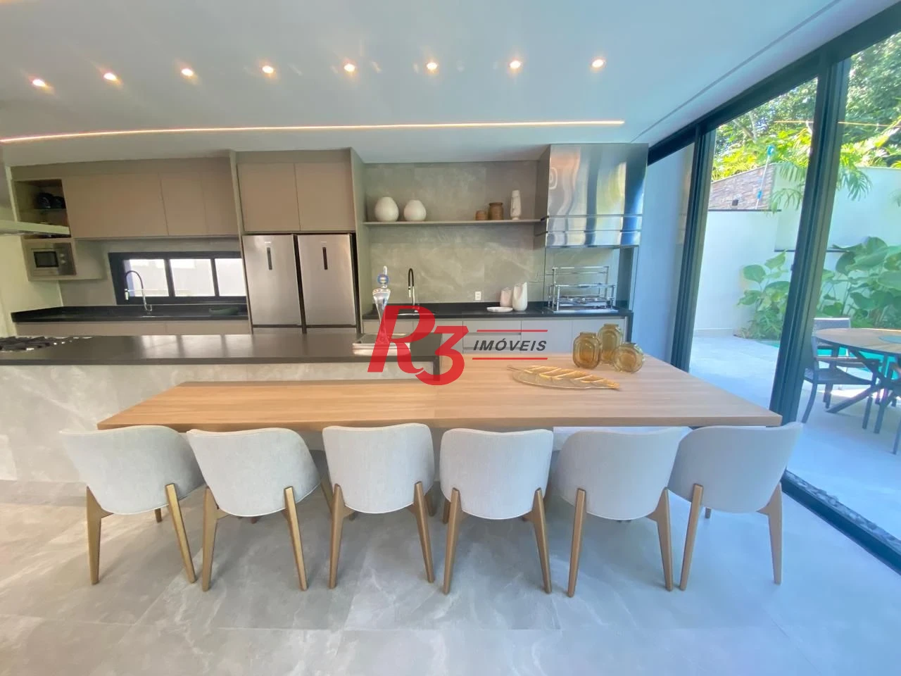 Casa Alto Padrão á venda 6 Suítes Piscina 6 VGS de Garagem Riviera de São Lourenço