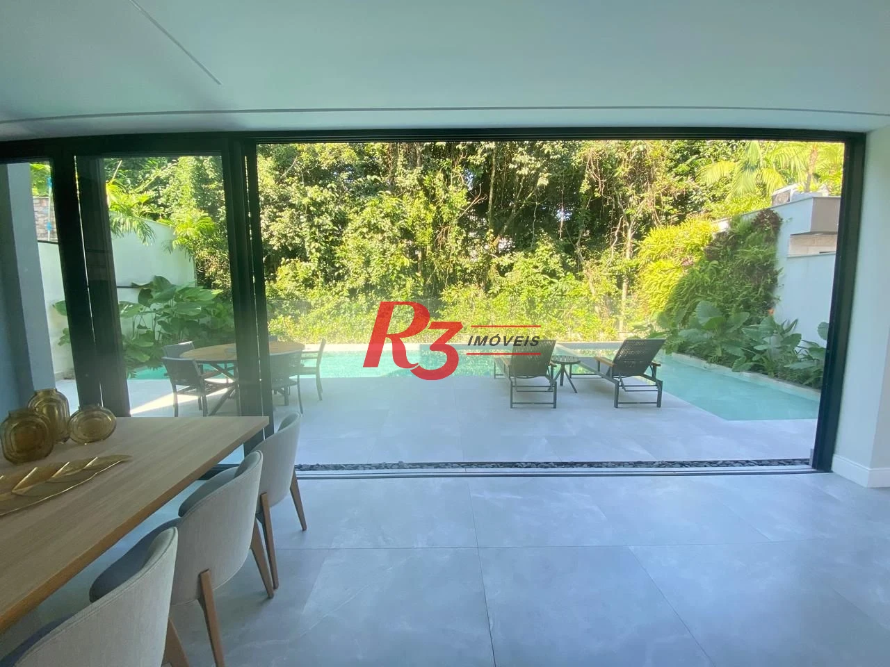 Casa Alto Padrão á venda 6 Suítes Piscina 6 VGS de Garagem Riviera de São Lourenço