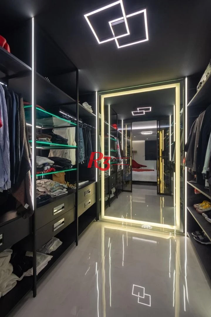 Apartamento Amplo com Design Premiado de Frente para o Mar no Gonzaga