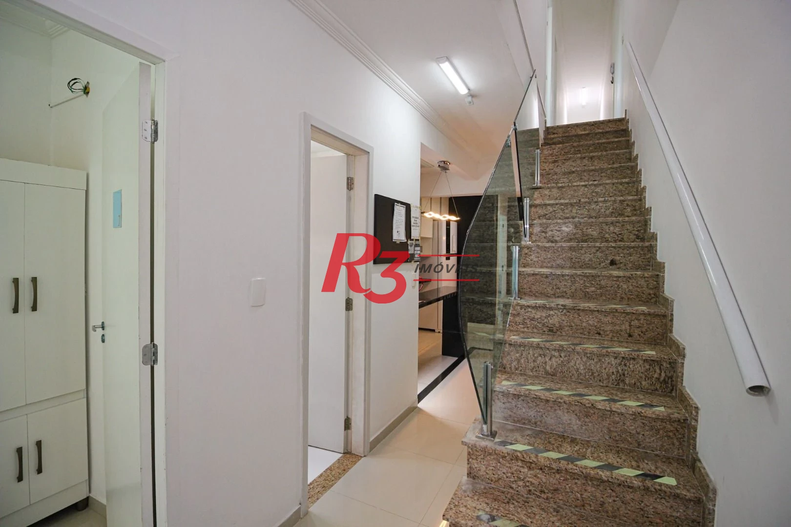 casa com 8 quartos ideal para hostel proximo as faculdades