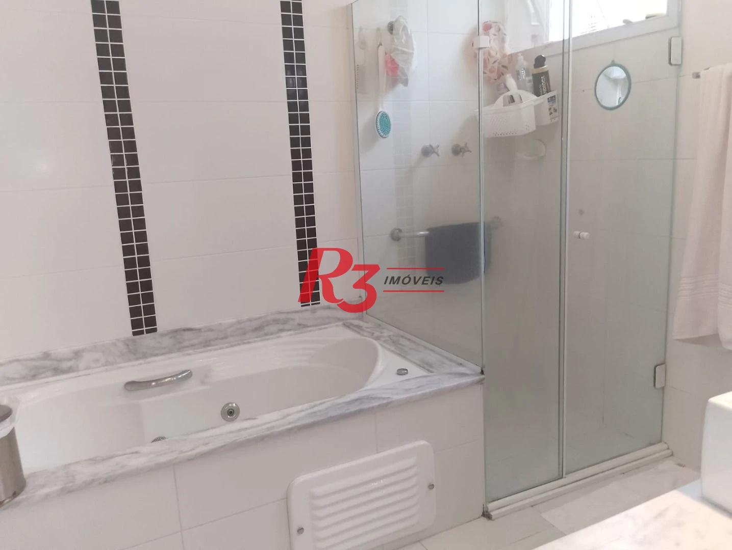 Sobrado com 3 dormitórios à venda, 180 m² por R$ 2.100.000,00 - Gonzaga - Santos/SP