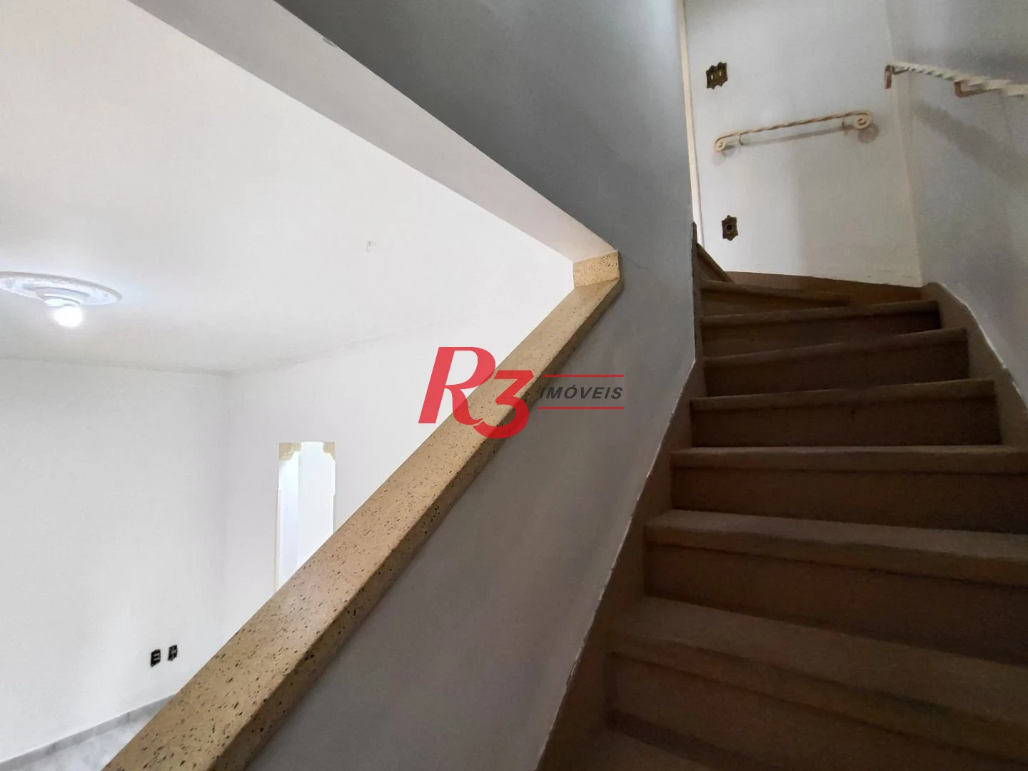 R3 REAL ESTATE VENDE! Sobrado com 2 dormitórios, 73 m² por R$ 430.000 - Campo Grande - Santos/SP
