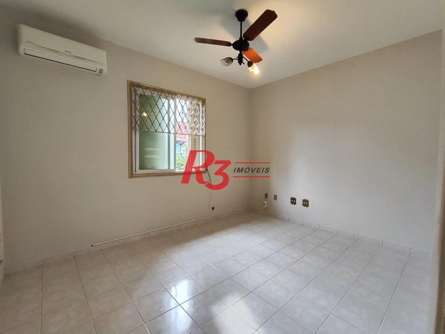 R3 REAL ESTATE VENDE! Sobrado com 2 dormitórios, 73 m² por R$ 430.000 - Campo Grande - Santos/SP