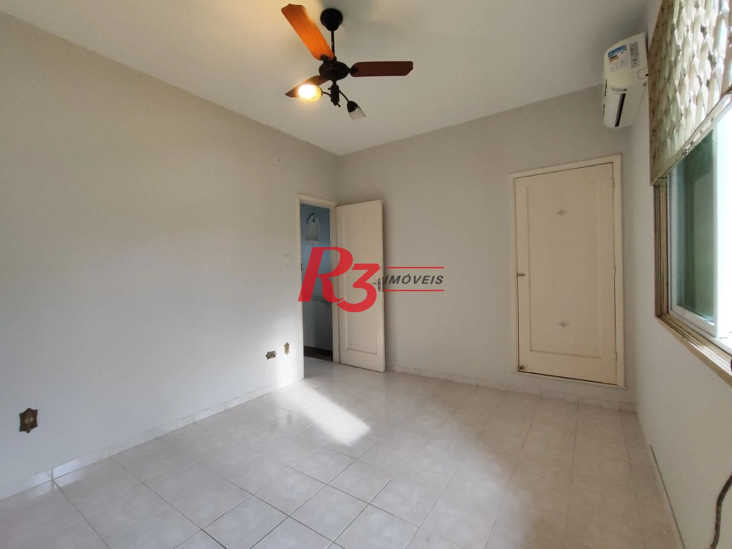 R3 REAL ESTATE VENDE! Sobrado com 2 dormitórios, 73 m² por R$ 430.000 - Campo Grande - Santos/SP
