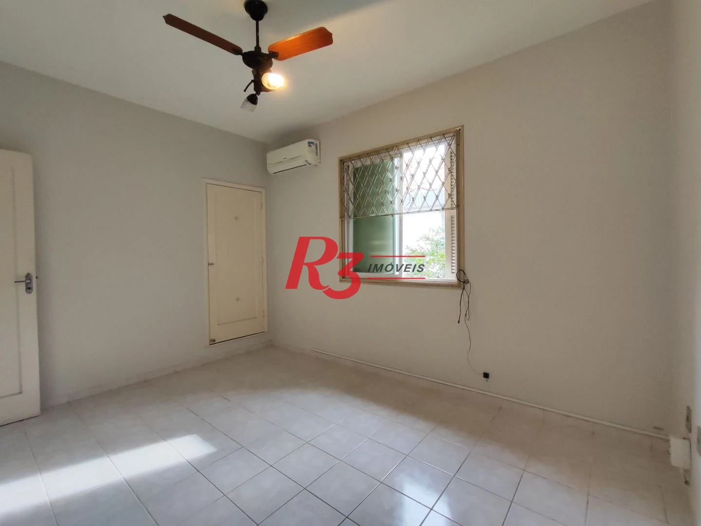 R3 REAL ESTATE VENDE! Sobrado com 2 dormitórios, 73 m² por R$ 430.000 - Campo Grande - Santos/SP