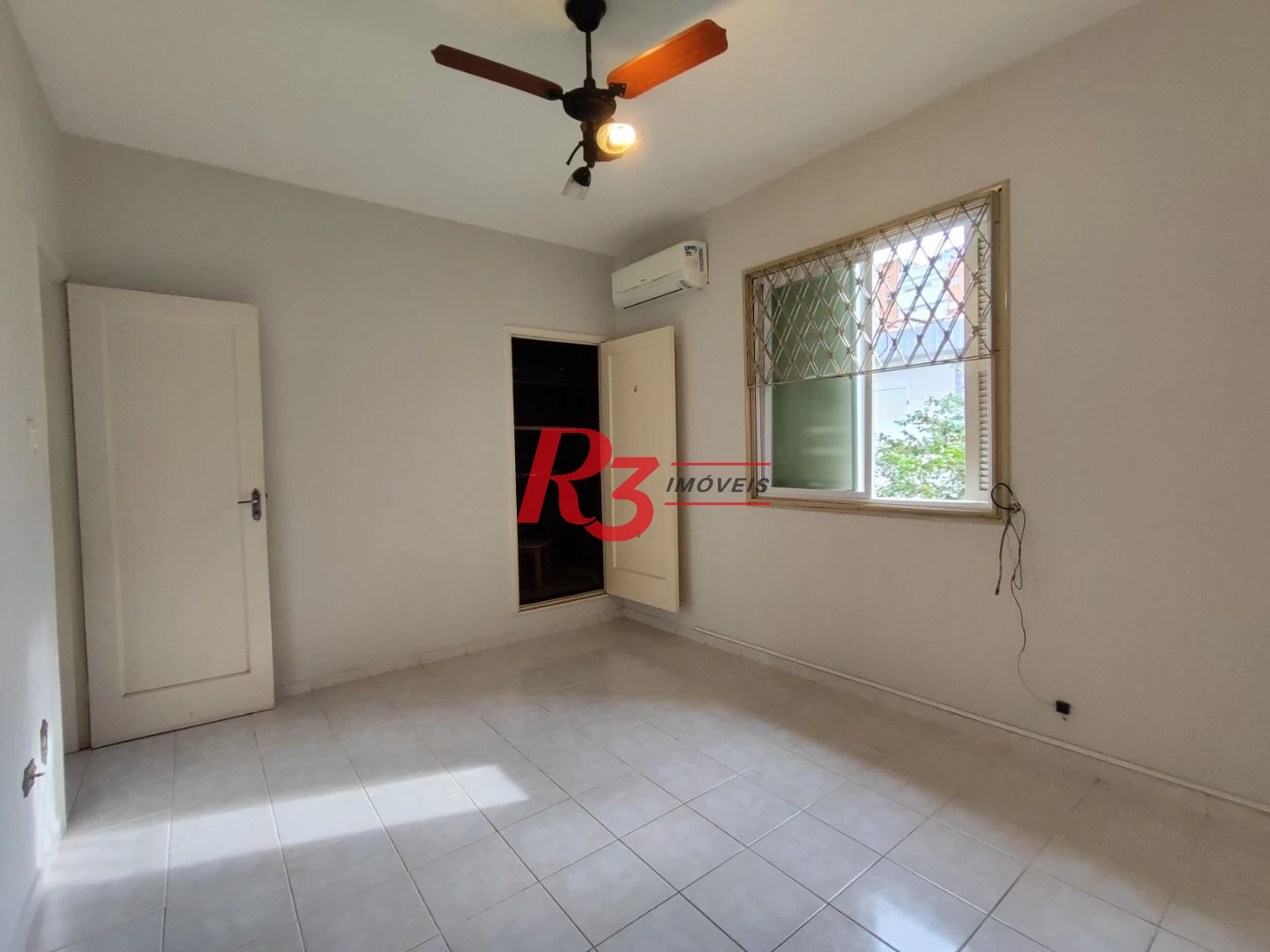R3 REAL ESTATE VENDE! Sobrado com 2 dormitórios, 73 m² por R$ 430.000 - Campo Grande - Santos/SP