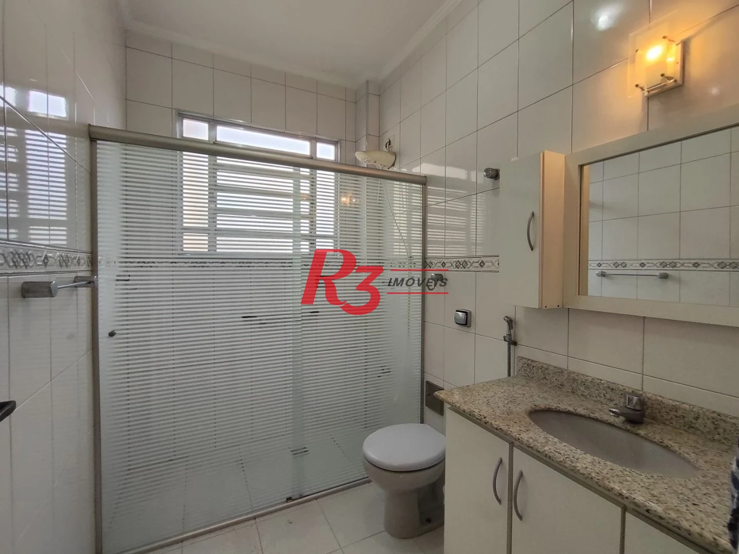 R3 REAL ESTATE VENDE! Sobrado com 2 dormitórios, 73 m² por R$ 430.000 - Campo Grande - Santos/SP