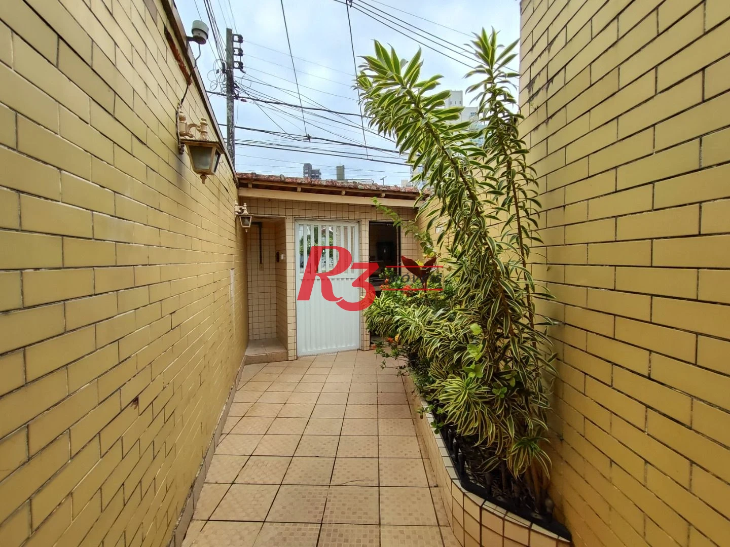 R3 REAL ESTATE VENDE! Sobrado com 2 dormitórios, 73 m² por R$ 430.000 - Campo Grande - Santos/SP