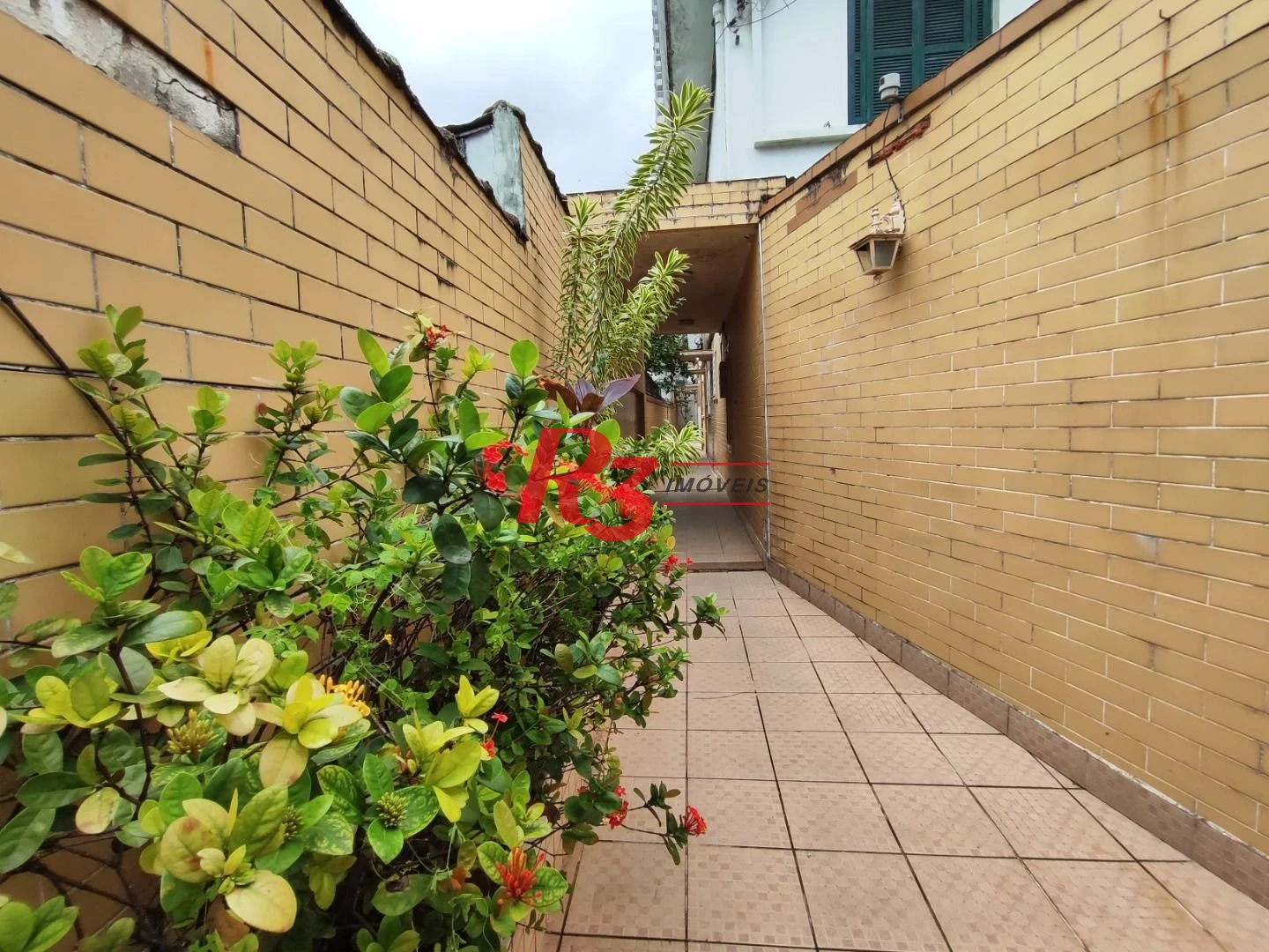 R3 REAL ESTATE VENDE! Sobrado com 2 dormitórios, 73 m² por R$ 430.000 - Campo Grande - Santos/SP