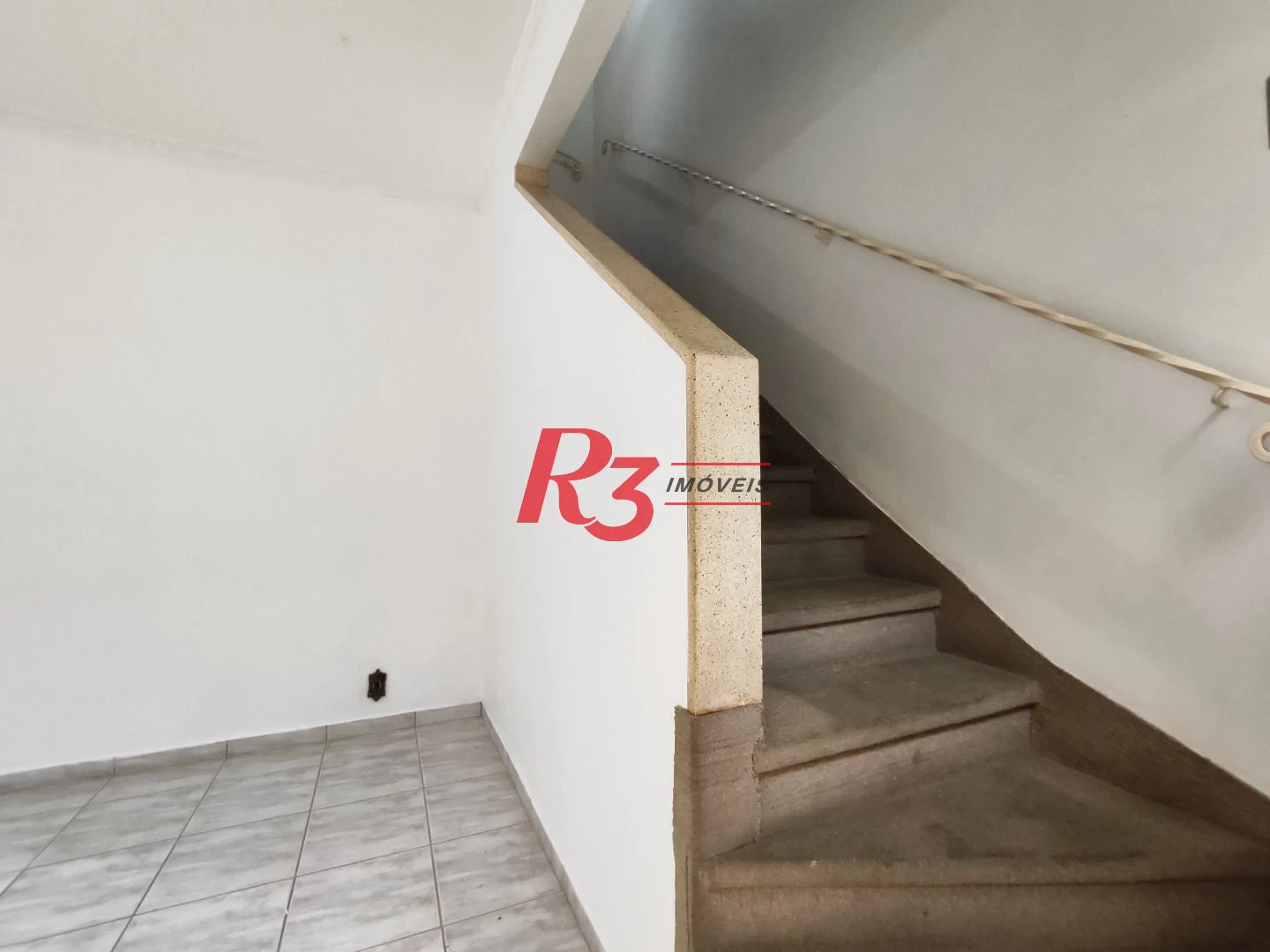 R3 REAL ESTATE VENDE! Sobrado com 2 dormitórios, 73 m² por R$ 430.000 - Campo Grande - Santos/SP