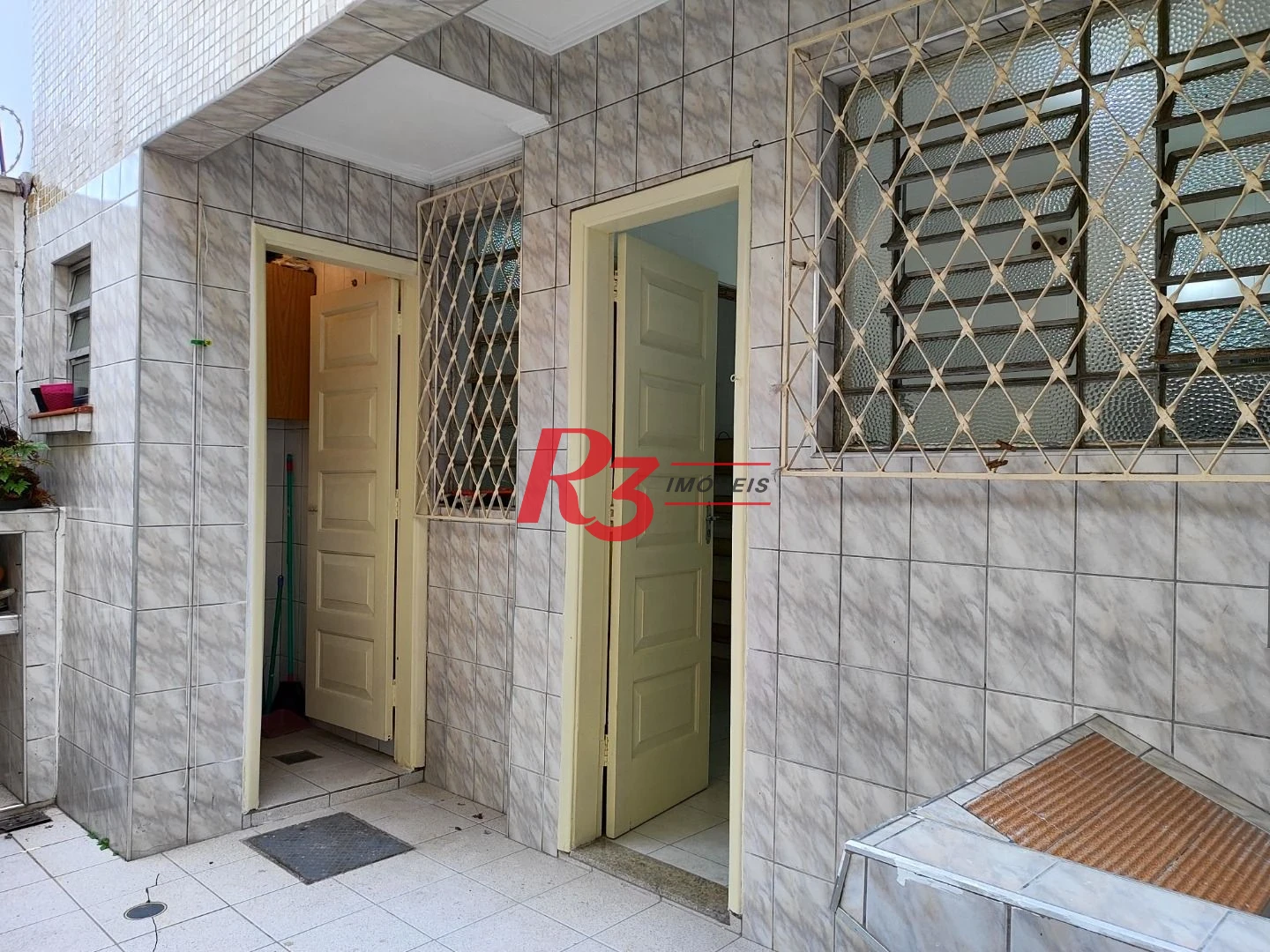 R3 REAL ESTATE VENDE! Sobrado com 2 dormitórios, 73 m² por R$ 430.000 - Campo Grande - Santos/SP