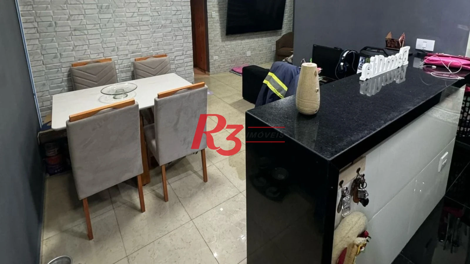 Apartamento com 2 dormitórios à venda, 70 m² por R$ 300.000,00 - Saboó - Santos/SP