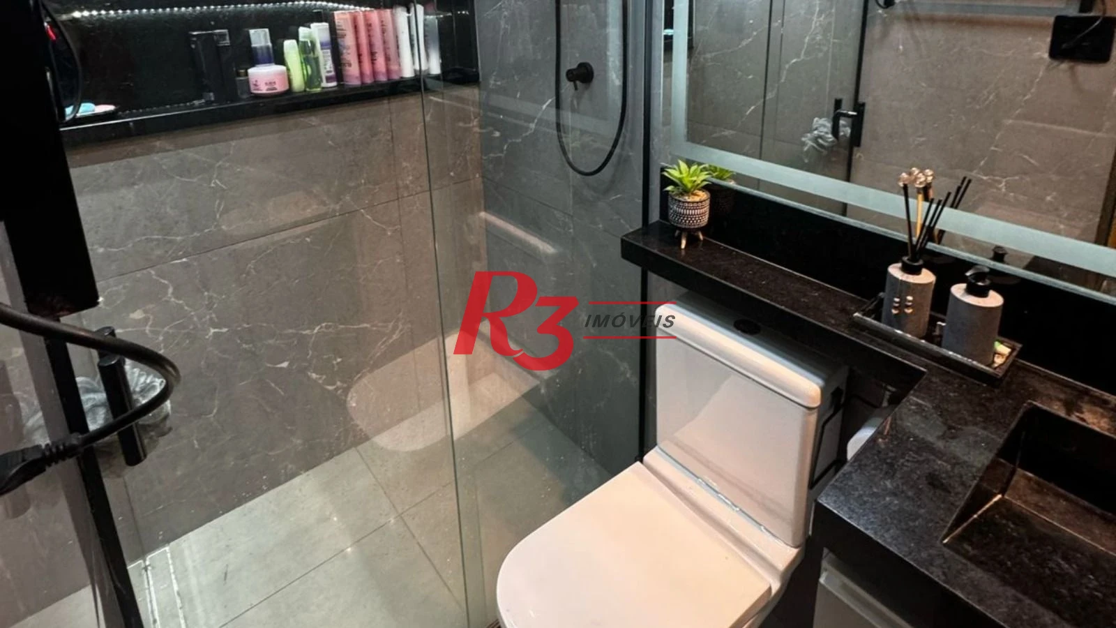 Apartamento com 2 dormitórios à venda, 70 m² por R$ 300.000,00 - Saboó - Santos/SP