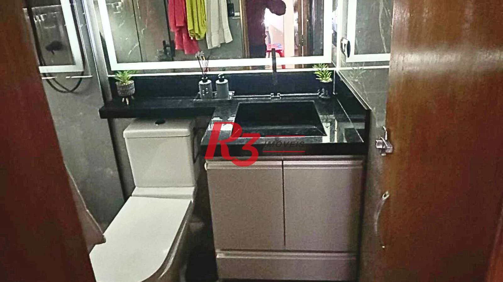 Apartamento com 2 dormitórios à venda, 70 m² por R$ 300.000,00 - Saboó - Santos/SP