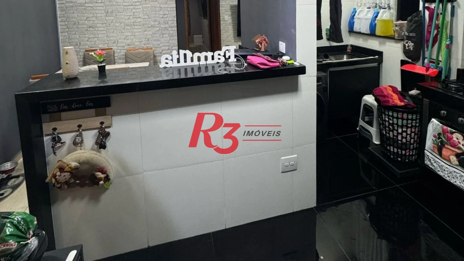 Apartamento com 2 dormitórios à venda, 70 m² por R$ 300.000,00 - Saboó - Santos/SP